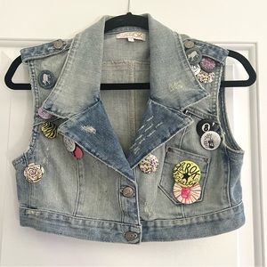 LaROK Light Wash Cropped Denim Graphic Pin Vest, Size M